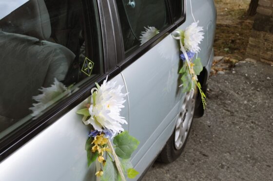 Dekoracje weselne na samochód Ptaszarnia