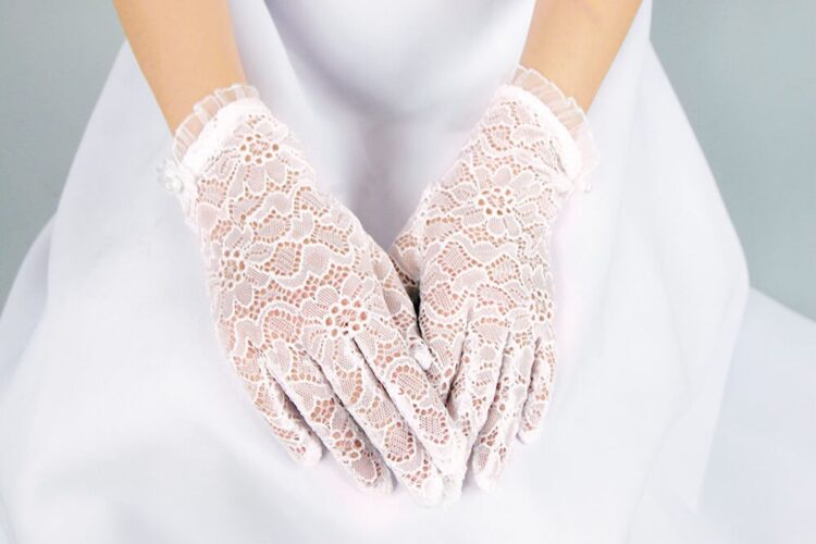 Krótkie rękawiczki koronkowe - kwiatki